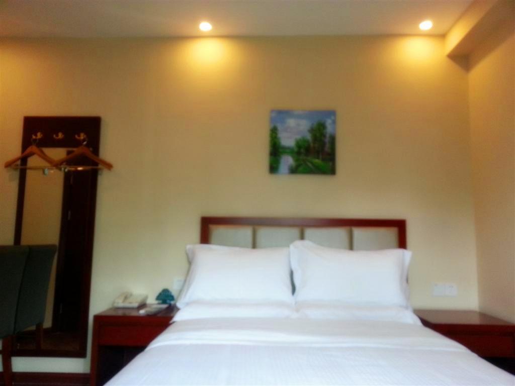 Greentree Inn Sanya He Ping Street Hotel Rom bilde